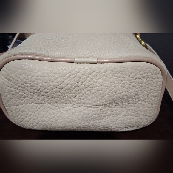 Dooney & Bourke Cream Pebbled Leather Bucket Bag - Picture 6 of 10